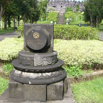 Borobudur Temple Compounds image 2