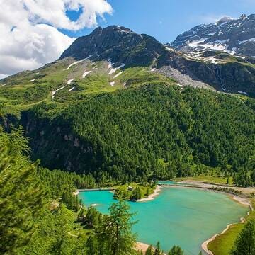 Rhaetian Railway in the Albula / Bernina Landscapes image 4