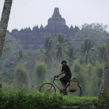Borobudur Temple Compounds image 18